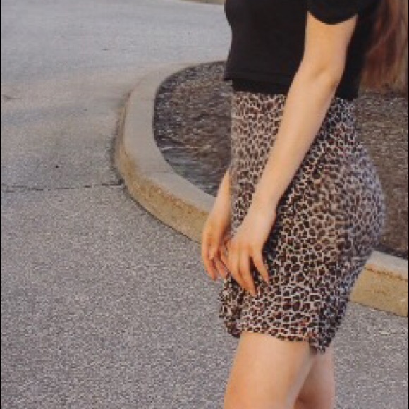 Selling cheetah prink skirt, - Picture 2 of 3